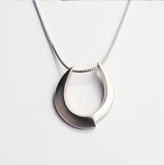 Horseshoe Necklace - Kitje Jewelry
