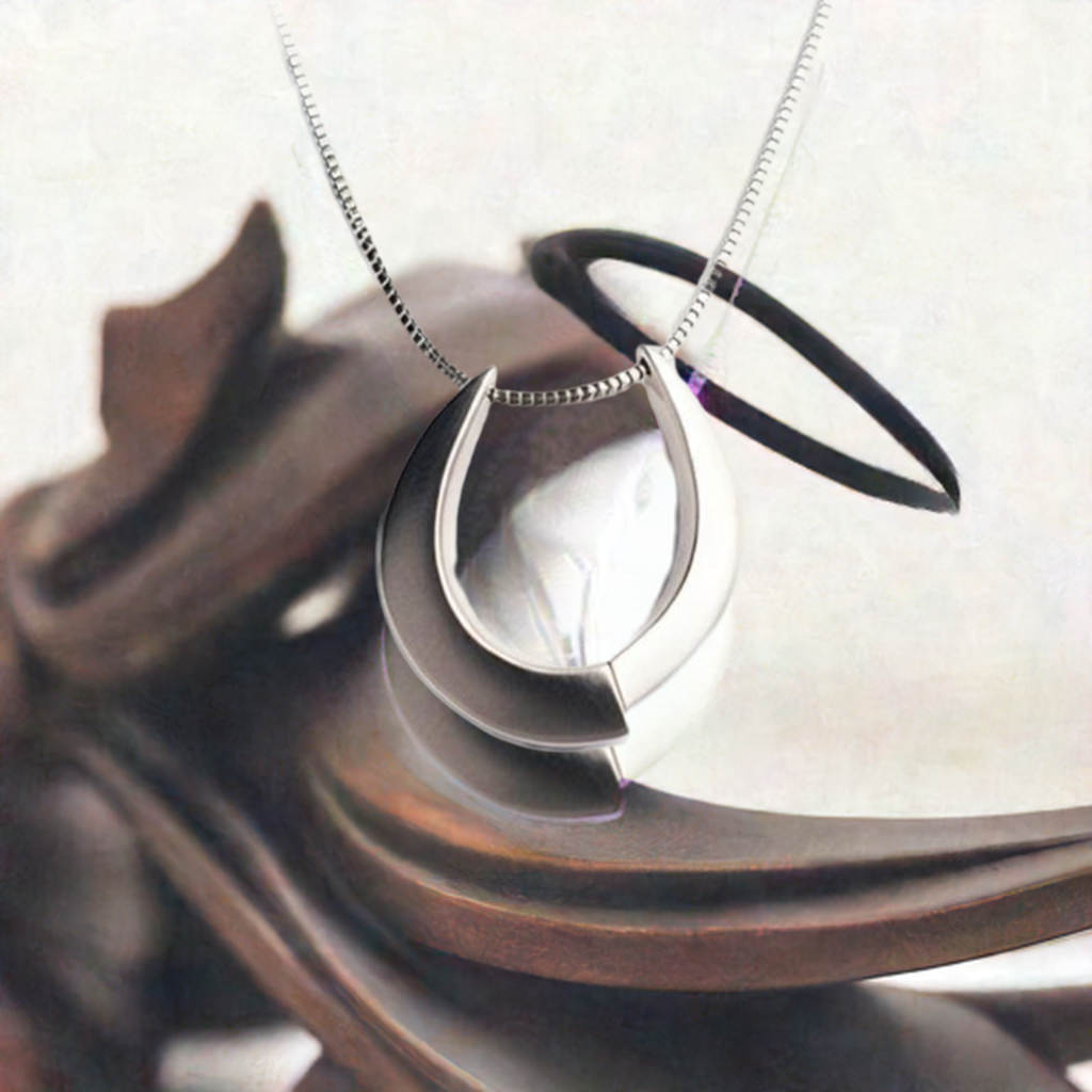 Horseshoe Necklace - Kitje Jewelry